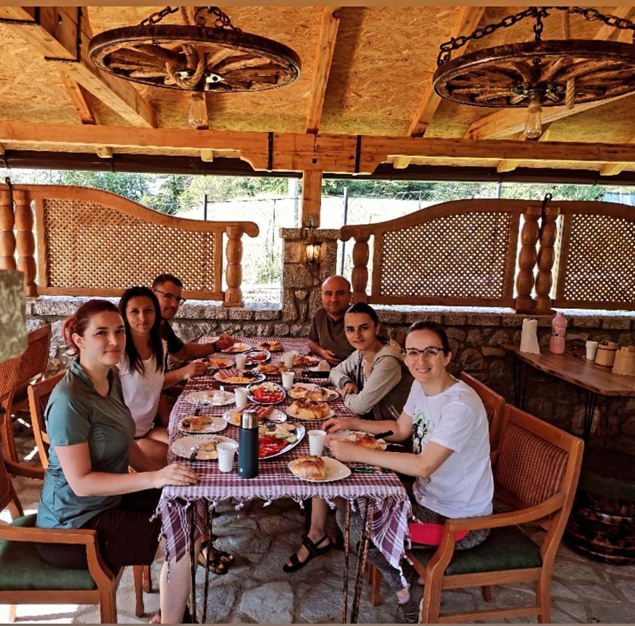 Holiday Bungalows & Food プラヴ エクステリア 写真
