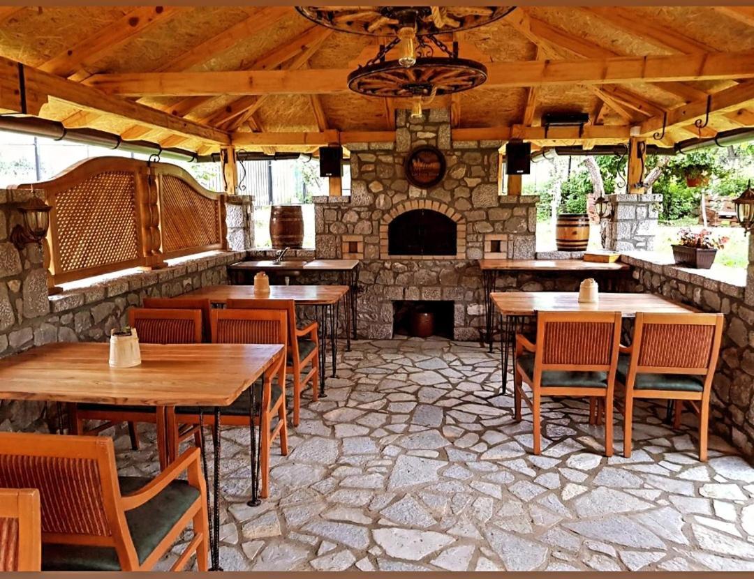 Holiday Bungalows & Food プラヴ エクステリア 写真