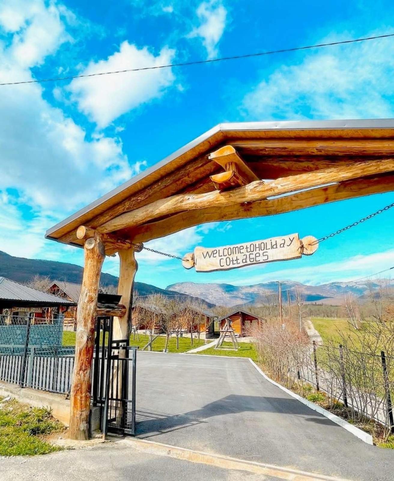 Holiday Bungalows & Food プラヴ エクステリア 写真