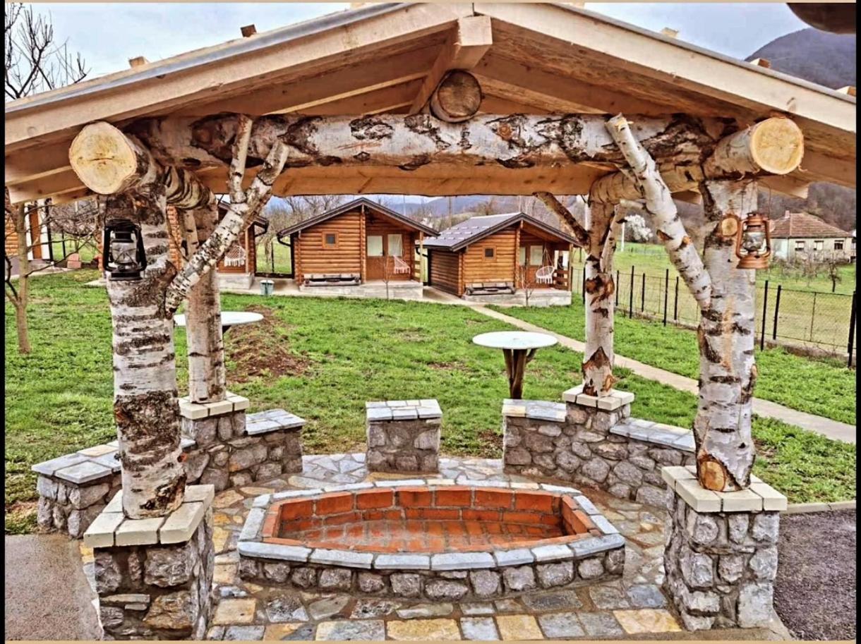 Holiday Bungalows & Food プラヴ エクステリア 写真